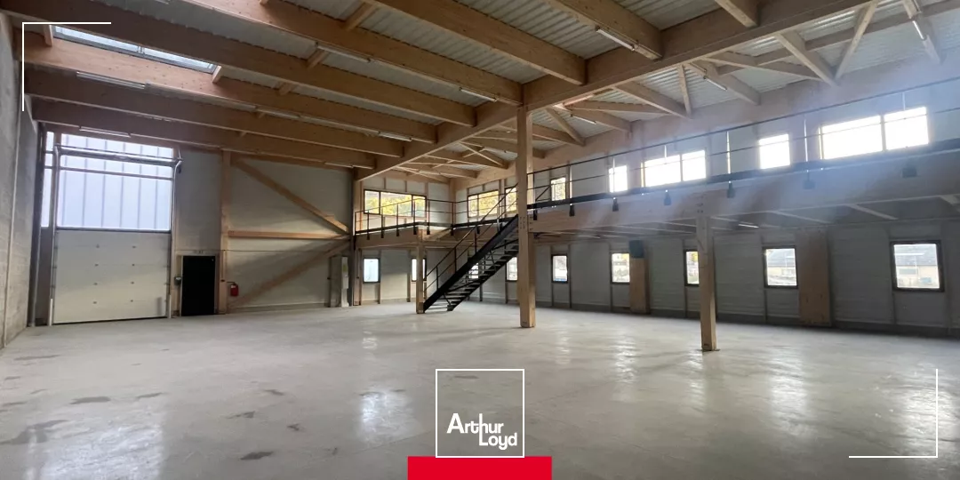 TARARE - Lyon Ouest | A vendre Locaux d'activité 183 m2, neufs